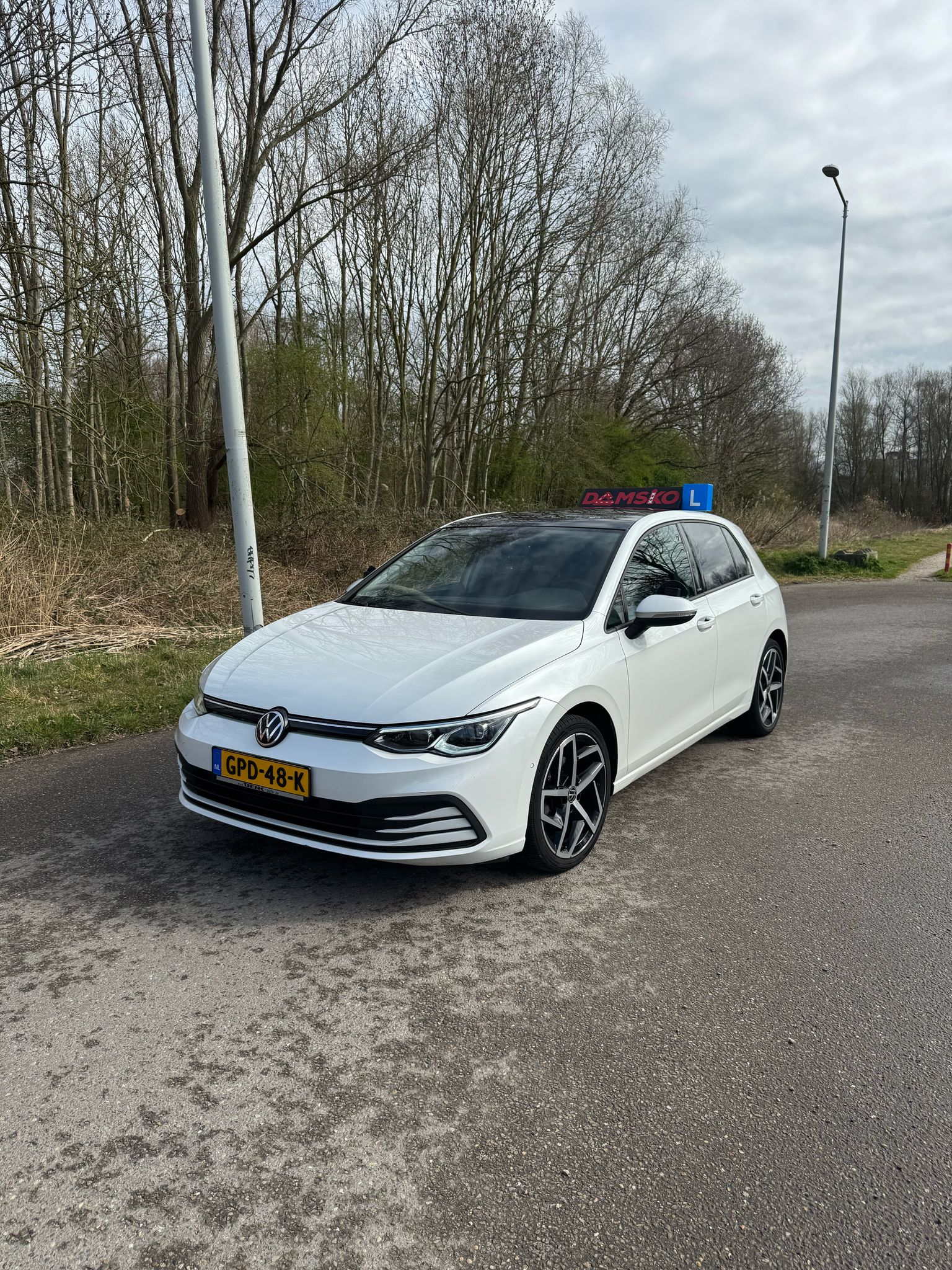 Witte lesauto Volkswagen Golf