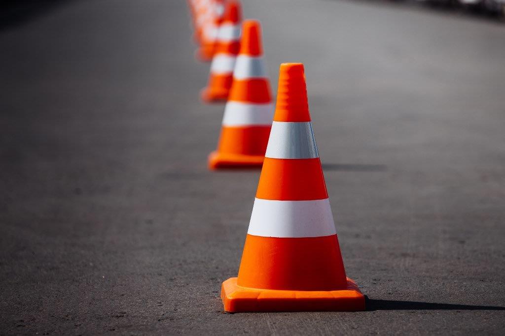 Verkeerspionnen op de weg